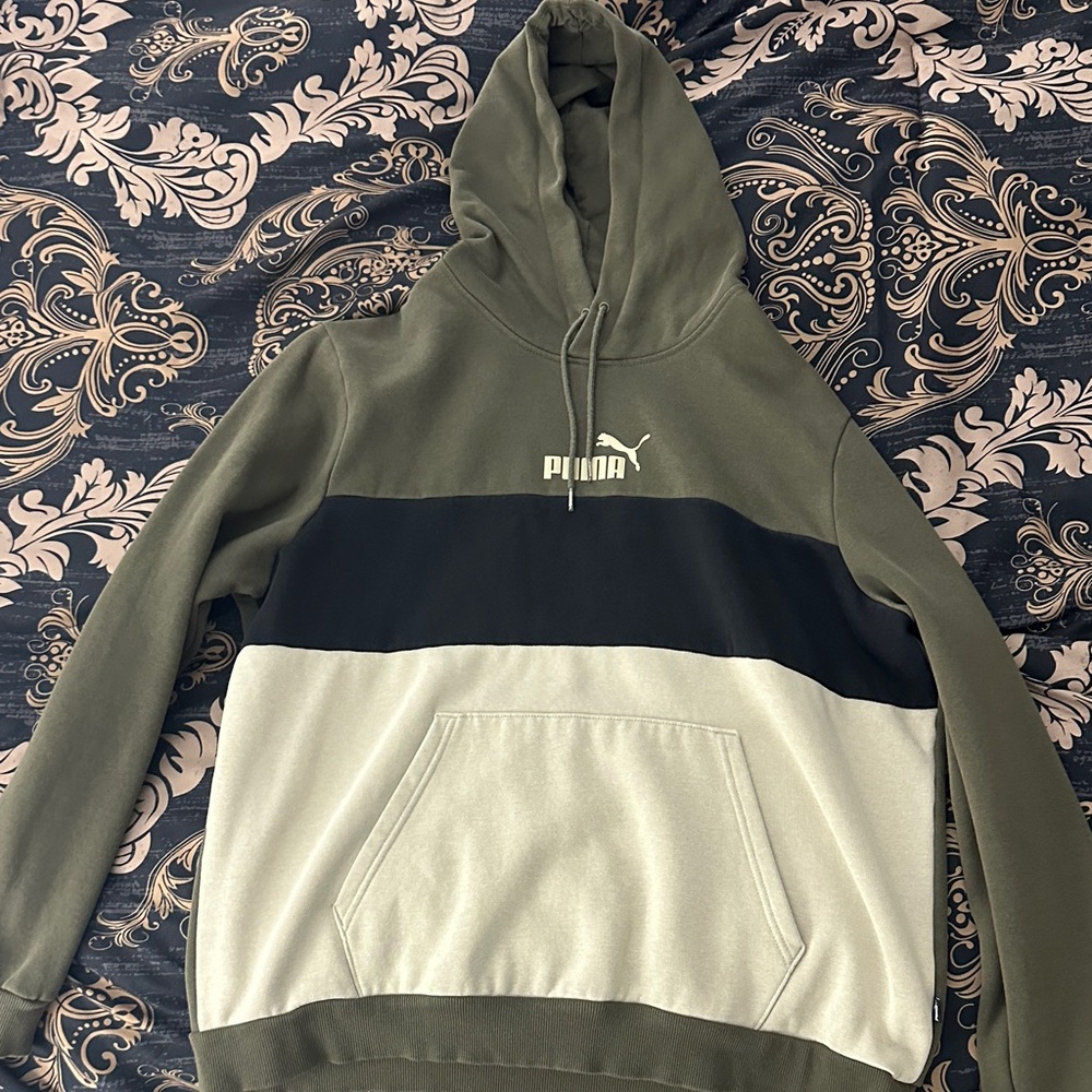 Puma Men's Green and Black Colorblock Hoodie